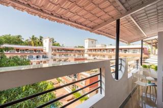 Serene Escape One Bedroom Apartment with AC, Wi-Fi, Gym and 5-Minute Walk to the Beach Cativating Tree and Garden Views - Colva - 1