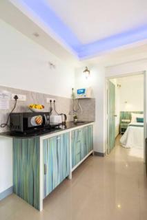 Serene Escape One Bedroom Apartment with AC, Wi-Fi, Gym and 5-Minute Walk to the Beach Cativating Tree and Garden Views - Colva - 3