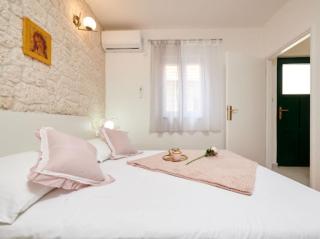 Guesthouse Ana Trogir Old Town - Trogir - 1