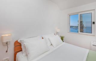 Charming Seafront Stay at Villa Mara - 8