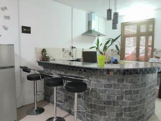 Beautiful Affordable House - 5 minutes from the airport and 12 minutes to Blue bay beach - Mon Trésor - 1