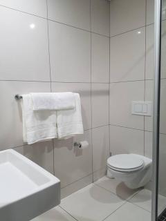 Movic's Modern Airbnb - 3