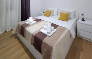 2 Bedroom Nice Apartment In Prigradica - 8