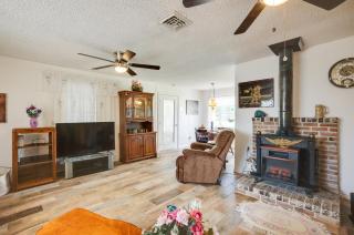 Quiet Country Getaway about 21 Mi to Lake Conroe! - 3