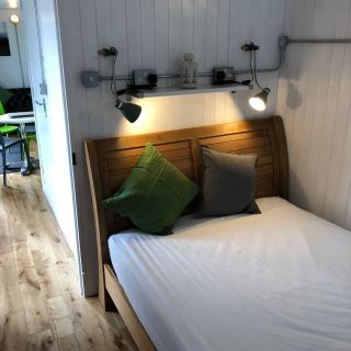 Green CargoPod at Lee Wick Farm Cottages & Glamping - Clacton-on-Sea - 2