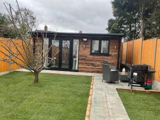 Studio - Sleeps 2 - Pet friendly - Parking - 4