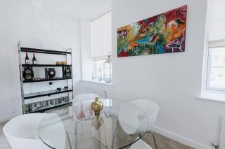 BOBBIN ROW - Characterful 2 Bed Mill House, Near Leeds with Free Parking - 1