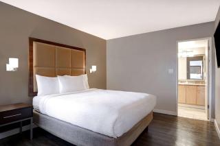 Days Inn by Wyndham Victoria Uptown - Victoria - 1