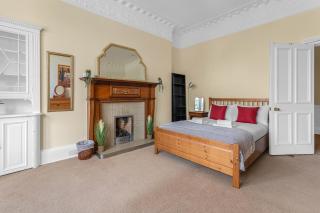 Marchmont Traditional Apartment - 8