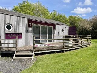 Purple CargoPod at Lee Wick Farm Cottages & Glamping - 6