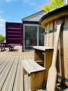 Purple CargoPod at Lee Wick Farm Cottages & Glamping - Clacton-on-Sea - 5