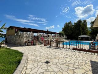 Happy Camp Mobile Homes in Camping Karavomilos Beach - 5