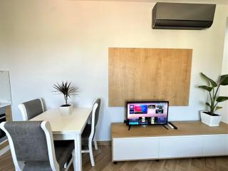 TreA Accomodations - Despacito Aulona Park - 5