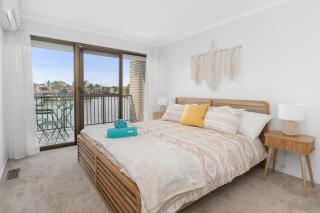 Absolute Waterfront Marina Views - Patterson Lakes - 8