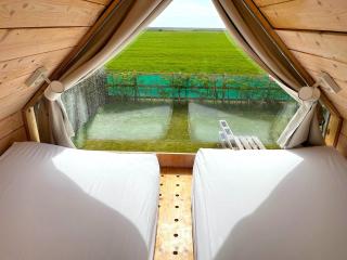 Lushna 7 Petite at Lee Wick Farm Cottages & Glamping - Clacton-on-Sea - 3