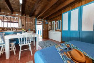 Cabin in front of idyllic majanicho beach - Majanicho - 2
