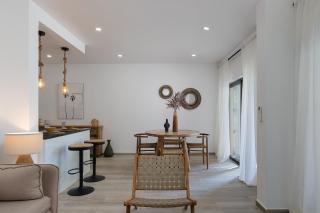Amazing Beach House with Balcony (Free WI-FI) - Lagos - 5