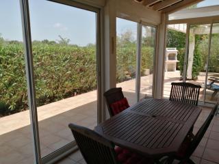 Belle villa climatisée 3 chambres, véranda, terrasse arborée dans résidence sécurisée avec piscine commune 800m de la mer WIFI Un vrai Havre de Paix LRCS98 - Portiragnes - 9