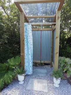 Lakeside Retreat Glamping at Amalwhidden St Ives - 8
