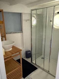 Mérig'home Chambre BD climatisée dans maison avec piscine au calme en ville, SdB & toilettes privés - 7