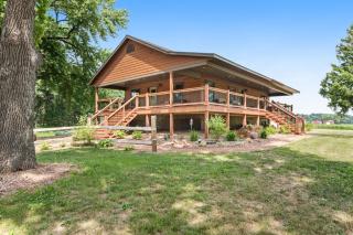 Knotty Pine Escape - 0