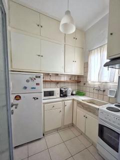 Mario's comfortable local apartment, next to metro station, close to Acropolis - 3