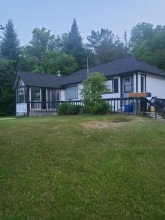 Burnt River Bungalow - - 0