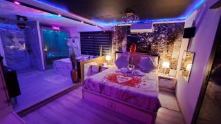 L'Aurore Love Room de prestige jacuzzi sauna piscine chauffée cuisine - 0