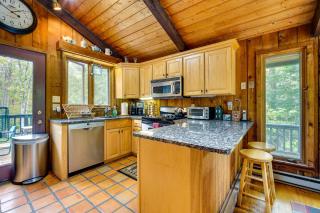Jamaica Vacation Home with Deck 8 Mi to Skiing! - Jamaica - 3