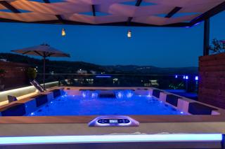 Villa Paris with Rooftop & Jacuzzi - Káto Valsamóneron - 1