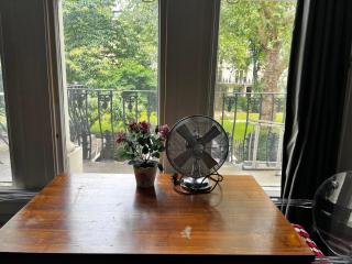 Hyde Park Studio Has Private Balcony With Tranquil Garden View - Londra - 4