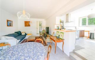 2 Bedroom Lovely Apartment In Poitiers - Poitiers - 5