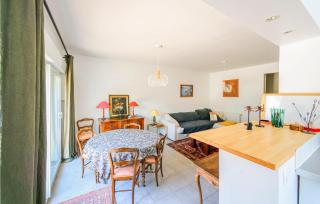 2 Bedroom Lovely Apartment In Poitiers - Poitiers - 6