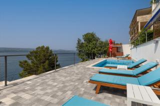 Seaside apartments with a swimming pool Zavode, Omis - 1021 - Lokva Rogoznica - 3