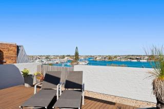 Spectacular Location and Views, 3 Bedrooms , Private Rooftop Spa - Mooloolaba - 6