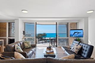 Spectacular Location and Views, 3 Bedrooms , Private Rooftop Spa - Mooloolaba - 4