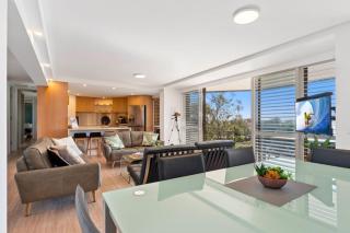 Spectacular Location and Views, 3 Bedrooms , Private Rooftop Spa - Mooloolaba - 2