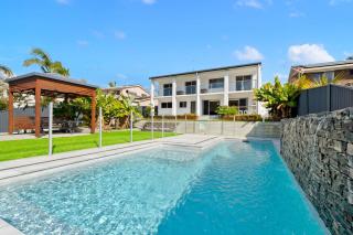 4 bedroom fabulous home on canal - Mooloolaba - 0