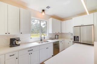 Airy Dayton Vacation Home with Deck and Private Yard! - Dayton - 8