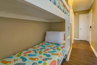 North Topsail Beach Vacation Rental with Balcony! - North Topsail Beach - 3