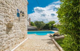 4 Bedroom Cozy Home In Dracevac - Dračevac - 1