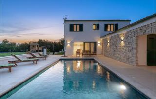 Stunning Home In Krnica - 3