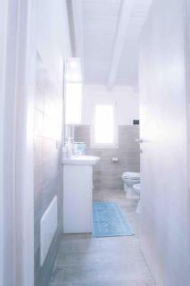 Seaside Villa 2BR-1BA. 7 min walk to the beach - 1