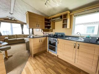 Lovely Caravan By The Beach In Pakefield, Suffolk Ref 68007Cl - 1