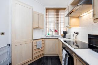 Leicester Square Apartment - 5