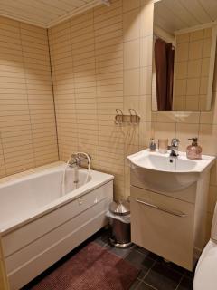 Your place to stay in Lofoten at our family house! - Ballstad - 7
