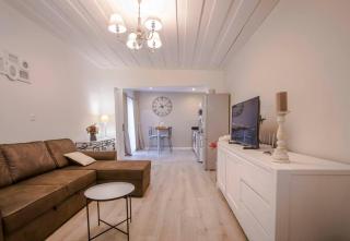 Tiny Badamier Blanc appartement 4 étoiles 2 à 4 personnes piscinelle chauffée - 8