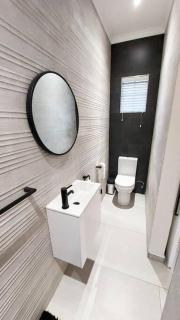 Modern studio with private garden, self check-in - Johannesburg - 9