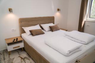 Apartment Luka with pool & jacuzzi - Trogir - 9