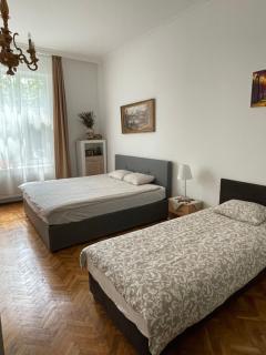 Family Home - Budapest - 6